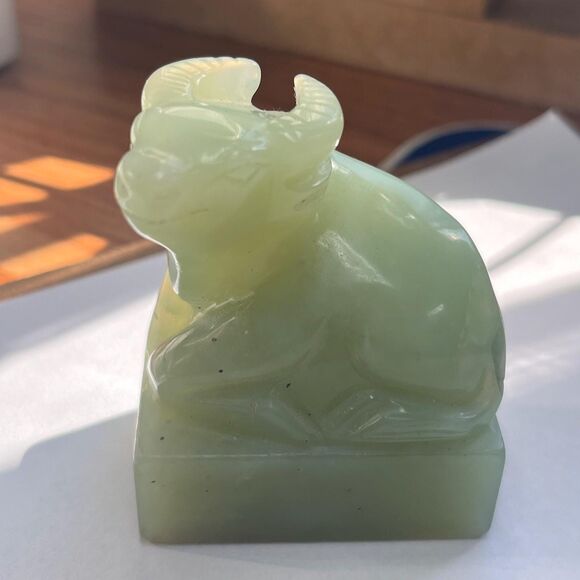 Chinese carved nephrite Ox chop w/wax box set - Picture 6 of 14